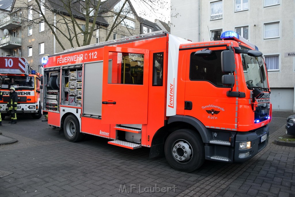 Feuer 1 Koeln Vingst Hesshofplatz P29.JPG - Miklos Laubert